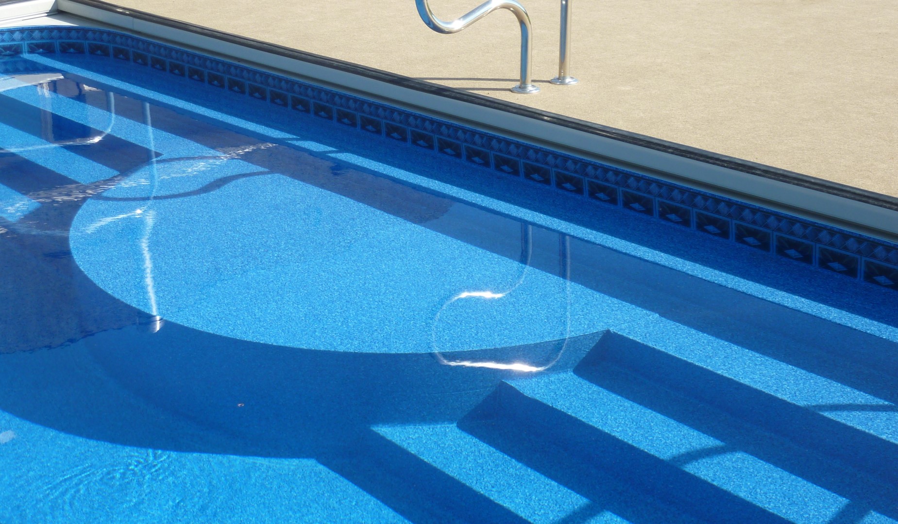 Vinyl Liner Steps are Reliable and Beautiful Penguin Pools